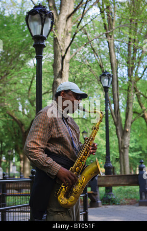 Saxophonist im Central Park in New York City Stockfoto