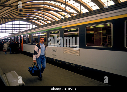 1, 1, Franzose, französischen Mann, Mann, Beifahrer, Bahnhof, Gare, Stadt Reims, Reims, Champagne-Ardenne, Frankreich, Europa Stockfoto