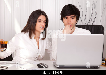 Moderne Team arbeiten im Büro Stockfoto