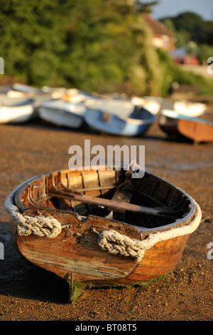 Einsamer Holzboot Stockfoto