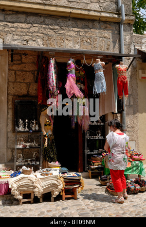 Kujundziluk befindet sich in der Altstadt von Mostar am Ostufer des Flusses Neretva berühmten Bazaar. In alten Zeiten war Mostar... Stockfoto