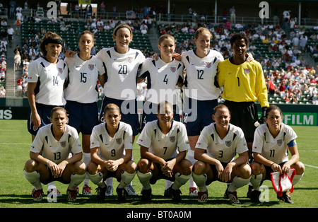 Die Vereinigten Staaten Startelf für die Fußball-Weltmeisterschaft der Frauen 2003 dritten Platz match gegen Kanada (siehe Desc für Details). Stockfoto