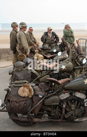 Frankreich, Normandie, Arromanches. Vintage Militärmotorräder auf berühmte Schlachtfeld. 66. Jahrestag des d-Day. Stockfoto