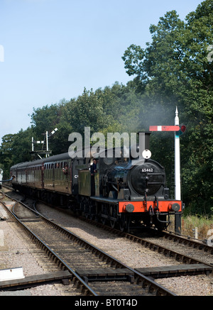 Dampfzug wartet am Signal an Holt Station Norfolk in england Stockfoto