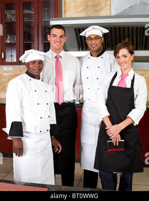 Personal im Restaurant innen Großküche Stockfoto