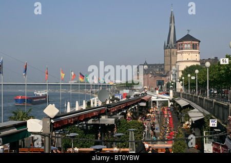 Die Rheinpromenade in Düsseldorf, NRW, Deutschland Stockfoto