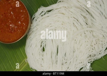 Idiyappam ist eine kulinarische Spezialität in Kerala und Tamil Nadu und bestehend aus Reismehl Stockfoto