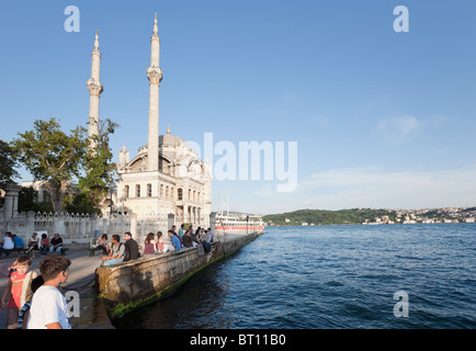 Istanbul, Türkei. Ortakoy-Moschee Stockfoto