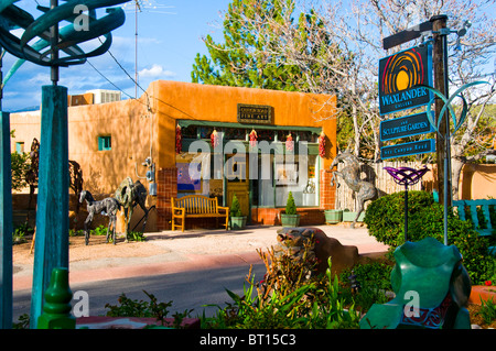 Kleine Adobe Kunstgalerie im Canyon Road in Santa Fe, NM Stockfoto