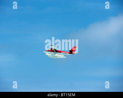 De Havilland Canada DHC-6 Twin Otter Wasserflugzeug nur nach dem Start Maldivian Air Taxi Livree Stockfoto