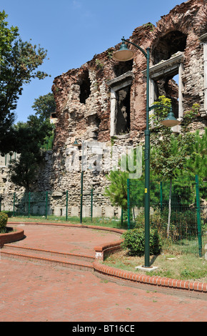 Stadtmauern entlang dem Meer von Marmara, İstanbul, Türkei 100913 35744 Stockfoto