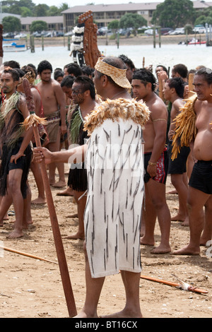 Maori Häuptlinge nach einen Haka auf den Strand von Waitangi am Waitangi day Stockfoto