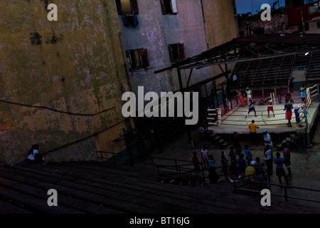 Kubanischen Boxer während einer Trainingseinheit bei Rafael Trejo Boxing Gym, ein outdoor-Sport-Anlage in der alten Havanna, Kuba. Stockfoto