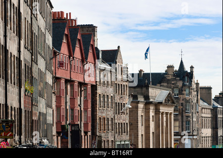 Fassaden auf der Royal Mile in Edinburgh, Schottland. Stockfoto