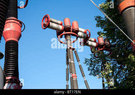 Keramische Hochspannung Isulators des Kraftwerkes. Stockfoto