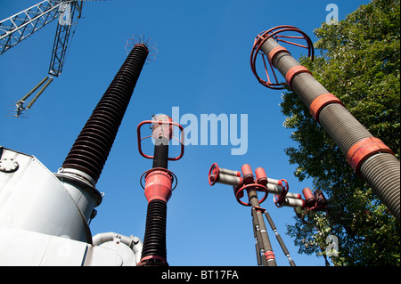 Keramische Hochspannung Isulators des Kraftwerkes. Stockfoto