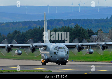 Lockheed C130H Herkules vier Triebwerken Transportflugzeuge der schwedischen Luftwaffe.  SCO 6856 Stockfoto