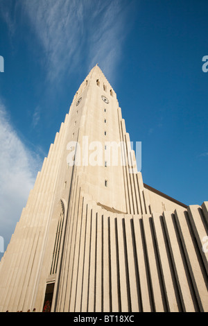 Die kultigen Hallgrims Kirkja in Reykjavik, Islands größte Kirche, entworfen von Gudjon Samuelsson Stockfoto