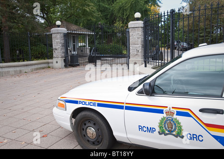 Ein Polizeiauto RCMP steht vor 24 Sussex Drive in Ottawa, offizielle Residenz des Premierministers von Kanada Stockfoto