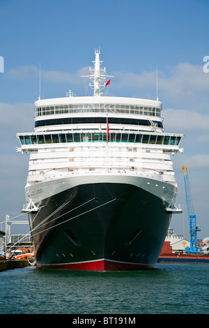 Cunard die neue Queen Elizabeth Liner am Southampton Cruise Terminal vor der Jungfernfahrt Stockfoto