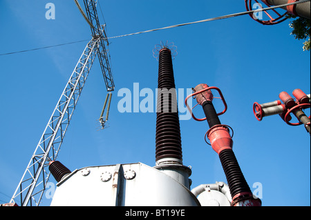 Keramische Hochspannung Isulators des Kraftwerkes. Stockfoto