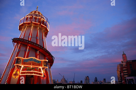 Helter Skelter-Folie am Londoner St. Pauls und der Oxo Tower in der Dämmerung Stockfoto