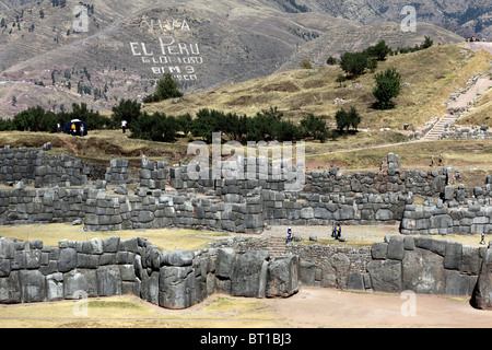 Zick-Zack Mauern in Sacsayhuaman, Cusco, Peru Stockfoto