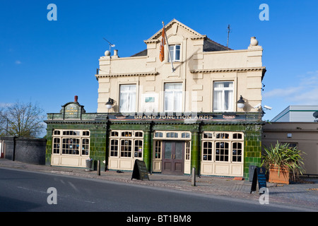 Das „Grand Junction Arms“ Public House in der Acton Lane, Harlesden. North West London, England, Großbritannien Stockfoto