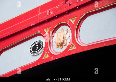 Brücke Nr. 3, wo die Harrow Road den Grand Union Canal (Paddington Arm), Westbourne Green, West London, England, Vereinigtes Königreich kreuzt Stockfoto