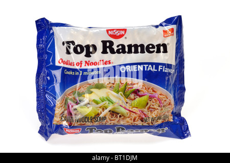 Paket von Top Ramen Unmengen von Nudeln chinesische orientalischen Aroma auf weißem Hintergrund Stockfoto