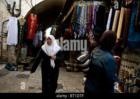 Lebendige alte Märkte in der Altstadt von Jerusalem. Stockfoto