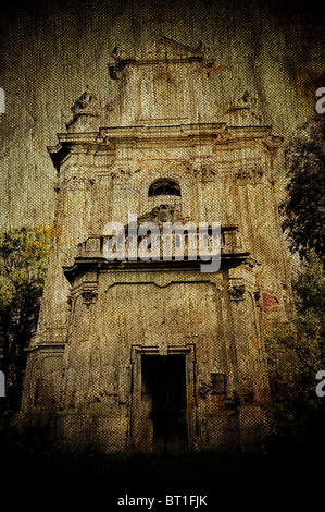 Kirchenruine auf alten Grunge Hintergrund der Arbeitsfläche Stockfoto