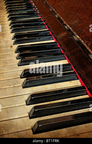 Grunge Klavier musikalische Untermalung und zusätzlichen Papierstruktur Stockfoto