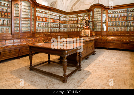 Bratislava - alte Phramacy im st. Elisabeth-Auftrag Stockfoto