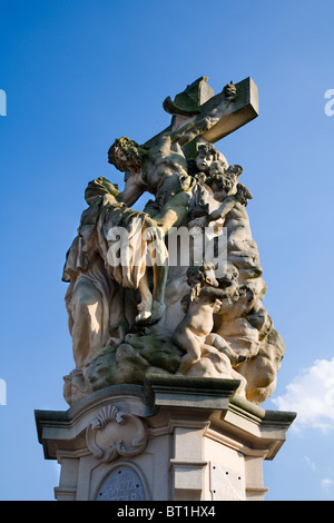 Prag - Statue des st. Luitgarda und Christus auf der Karlsbrücke, m.b. Braun, 1710 Stockfoto