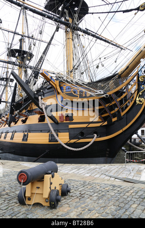 Bild von Lord Nelsons Flaggschiff HMS Victory in Portsmouth Dockyard in Hampshire Stockfoto