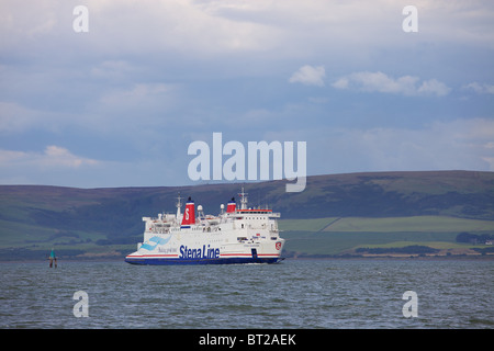 Mit der Fähre Stena Caledonia Stranraer Hafen auf die Stranraer Belfast Route verlassen. Dumfries & Galloway, Schottland. Stockfoto