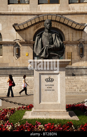 Denkmal für König Alfonso XIII und Postgebäude Cantabria Santander Spanien Stockfoto