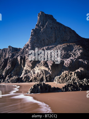 Karbon Kalksteinfelsen an der Mewslade Bucht in der Nähe von Pitton auf der Halbinsel Gower, Swansea, Südwales. Stockfoto