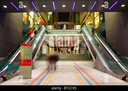 Das Innere des The Mailbox Shopping Centre, Birmingham, England, UK Stockfoto