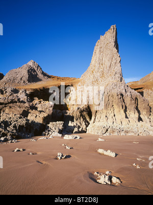 Karbon Kalksteinfelsen an der Mewslade Bucht in der Nähe von Pitton auf der Halbinsel Gower, Swansea, Südwales. Stockfoto