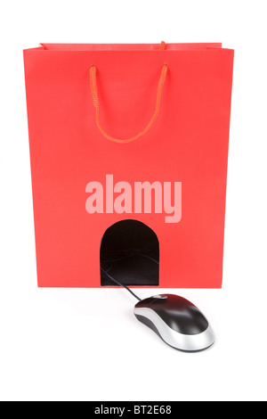 Isolierte Einkaufstasche und Computer-Maus, Konzept des e-Commerce Stockfoto
