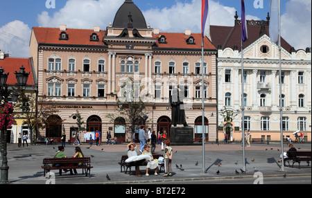 Serbien, Vojvodina, Novi Sad, Hauptplatz, Straßenszene, Stockfoto