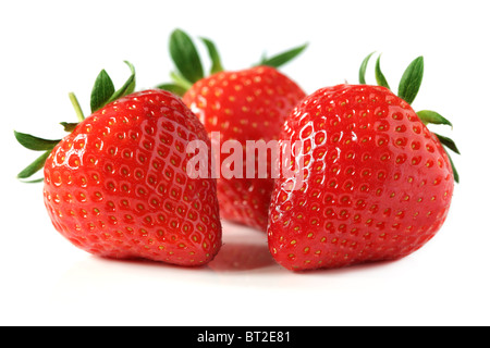 Rote Erdbeeren, isoliert auf weiss Stockfoto