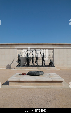 "Die Bahre Träger" Skulptur, Armed Forces Memorial, National Memorial Arboretum, Alrewas, UK. Stockfoto