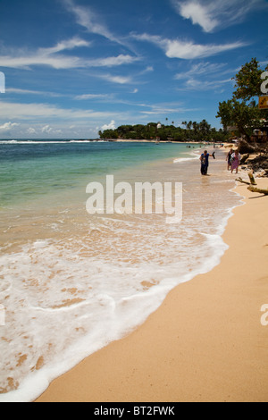 Unawatuna Beach ist einer der Sri Lanka premier Resort Badeorte, nur 4 km von Galle positioniert Stockfoto