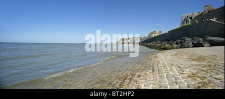 Arromanches direkt am Meer, Lage der Alliierten Landung Mulberry Harbour, Normandie, Frankreich. Stockfoto