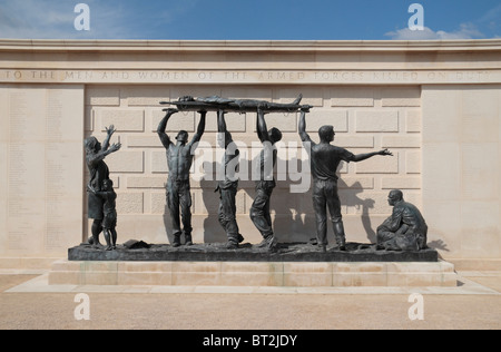 "Die Bahre Träger" Skulptur, Armed Forces Memorial, National Memorial Arboretum, Alrewas, UK. Stockfoto