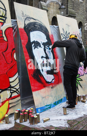Sprühen Sie gemaltes Porträt von Che Guevara in der Graffiti-workshop Stockfoto