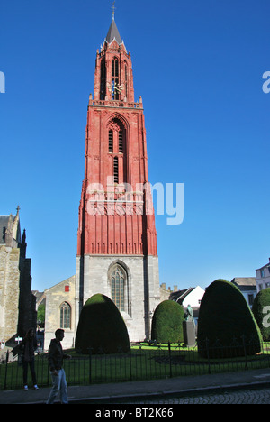 Henric van Veldeke Quadrat mit roten Turm von St. Johns Kirche Maastricht Niederlande Stockfoto